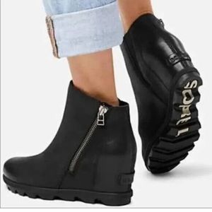 SOREL Joan of Arctic Wedge boot size 7.5
